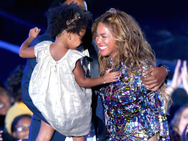 Beyoncé Releases Behind The Scenes Flicks From Super Bowl 50