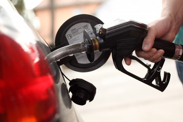 Gas prices fall in state, nation Gas prices fall in state, nation